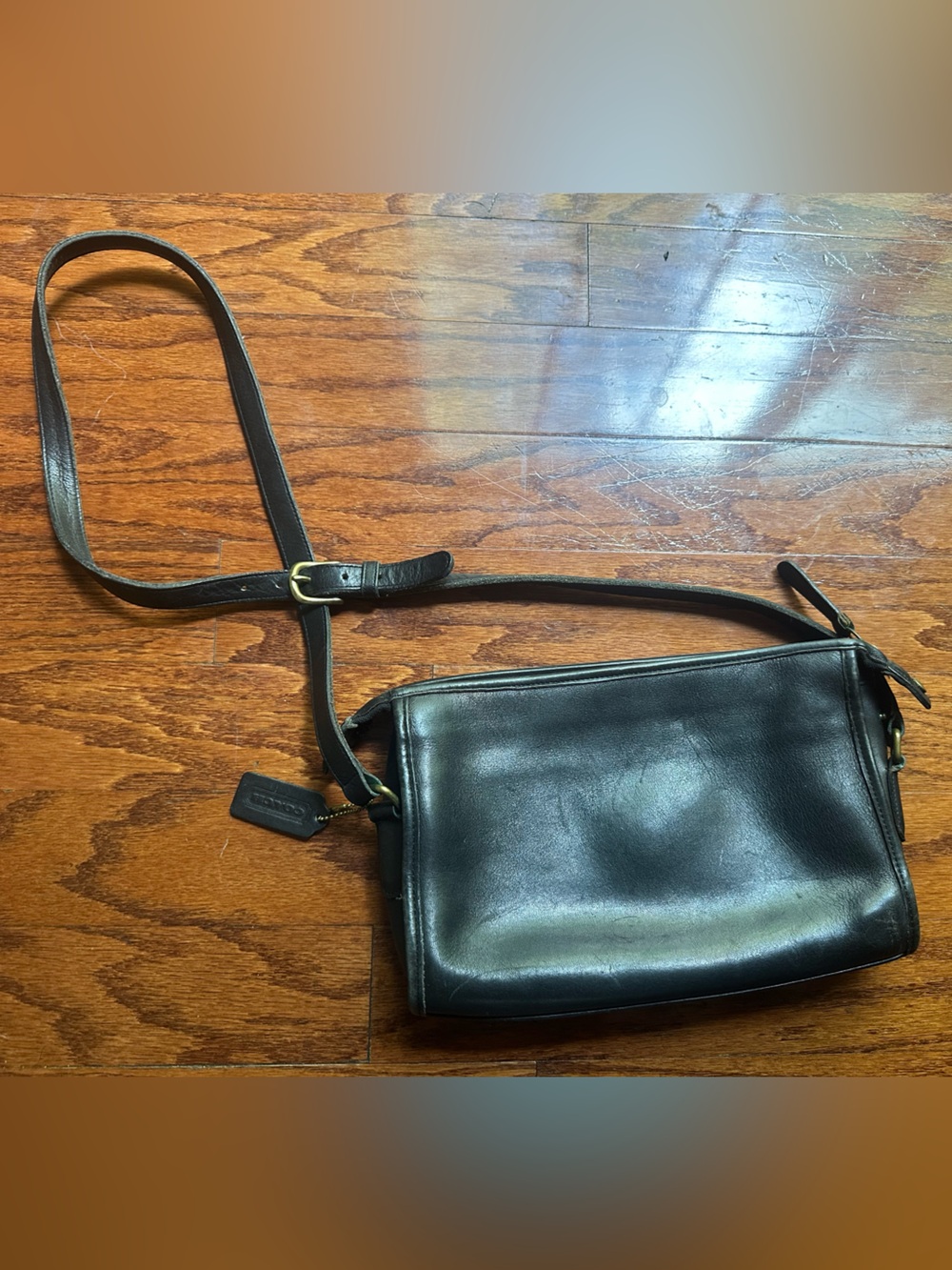 ⭐️ Vintage Coach Black Leather Messenger Crossbody